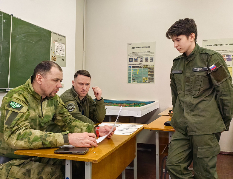 Третий поток первокурсников обучился в центре "Воин"