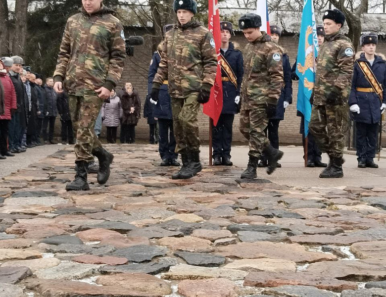 В память о погибших в боевых действиях воинах...